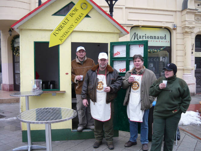 2010. januári forraltbor osztás